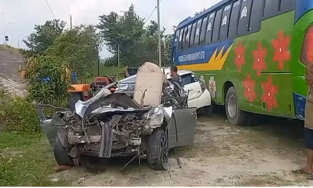 প্রবাস থেকে ফেরার পথে মা-ভাই-বোনকে নিয়ে না ফেরার দেশে আরিফ