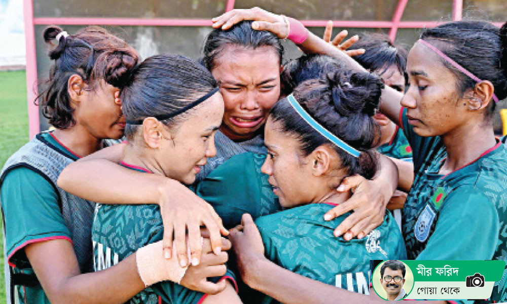 ঝড় সামলে স্বস্তির হাওয়া