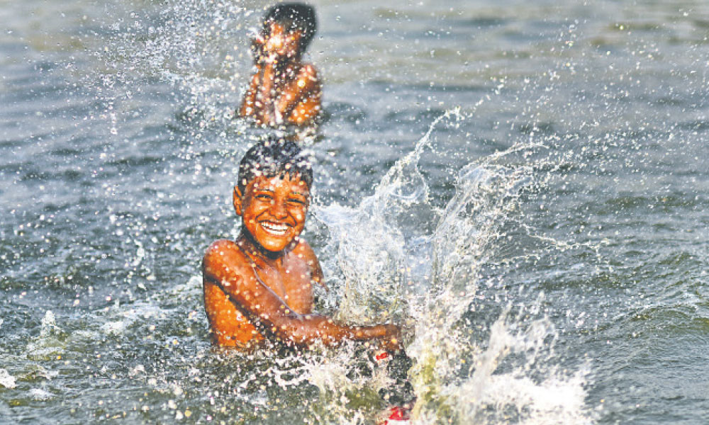 গাছ কমছে, দাবদাহে পুড়ছে দেশ