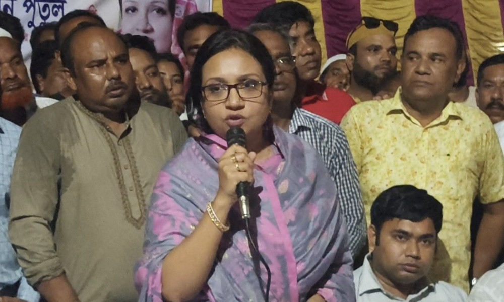 ব্যবসায়ীদের কাছে চাঁদাবাজি করতে আসলে তাকে বেঁধে আমাকে ফোন দিবেন :  প্রতিমন্ত্রী পুতুল