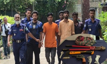 বগুড়ায় অস্ত্রসহ ডাকাতদলের ৪ সদস্য গ্রেপ্তার