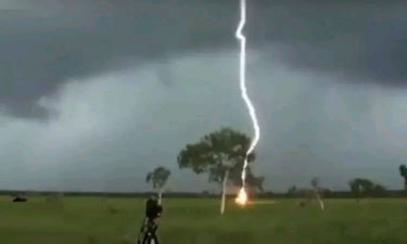 গরু আনতে গিয়ে বজ্রাঘাতে কৃষকের মৃত্যু