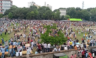 নবীনগর ফুটবল মাঠে বিদেশি খেলোয়াড়, দেখতে জনতার ঢল