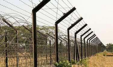 বিএসএফের হাতে দুই বাংলাদেশি আটক
