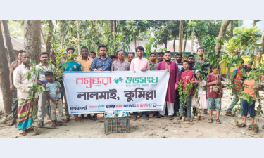 লালমাইয়ে প্লাস্টিকের বিনিময়ে চারা বিতরণ