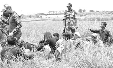 আরো ৬০ জনকে পুশ ইনের অপচেষ্টা, শূন্যরেখায় ২৮