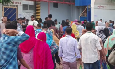 পরিবার ছেড়ে আবারও কর্মক্ষেত্রে শ্রমিকরা