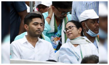 বিদ্রোহ ও ভাঙনের মুখে দলে পরিবর্তন আনলেন মমতা