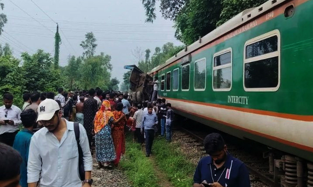 চট্টগ্রামের সঙ্গে সারা দেশের রেল যোগাযোগ স্বাভাবিক
