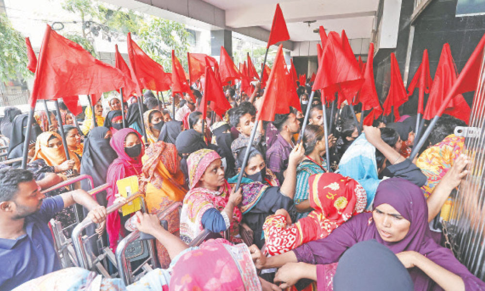 শ্রমিকরা ঈদের ছুটি শেষে