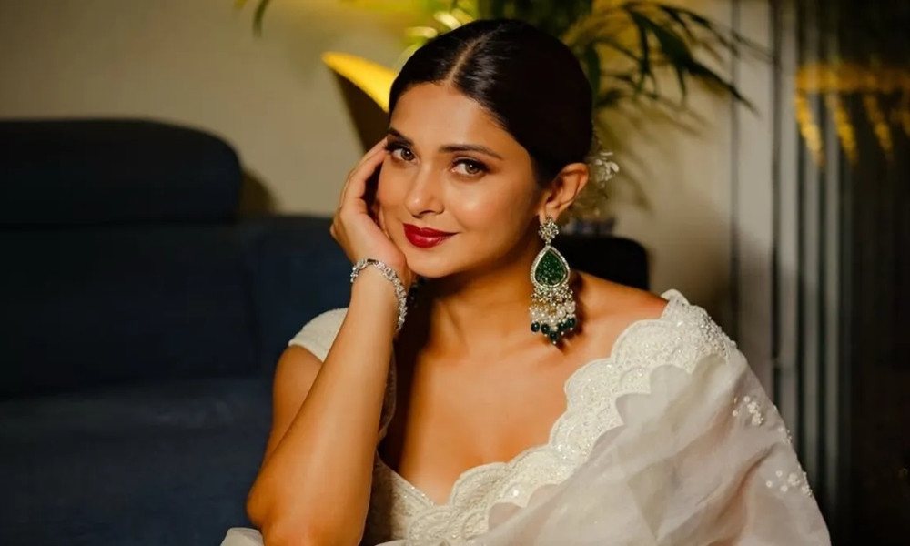 জেনিফার উইংগেটের পাত্র কে?