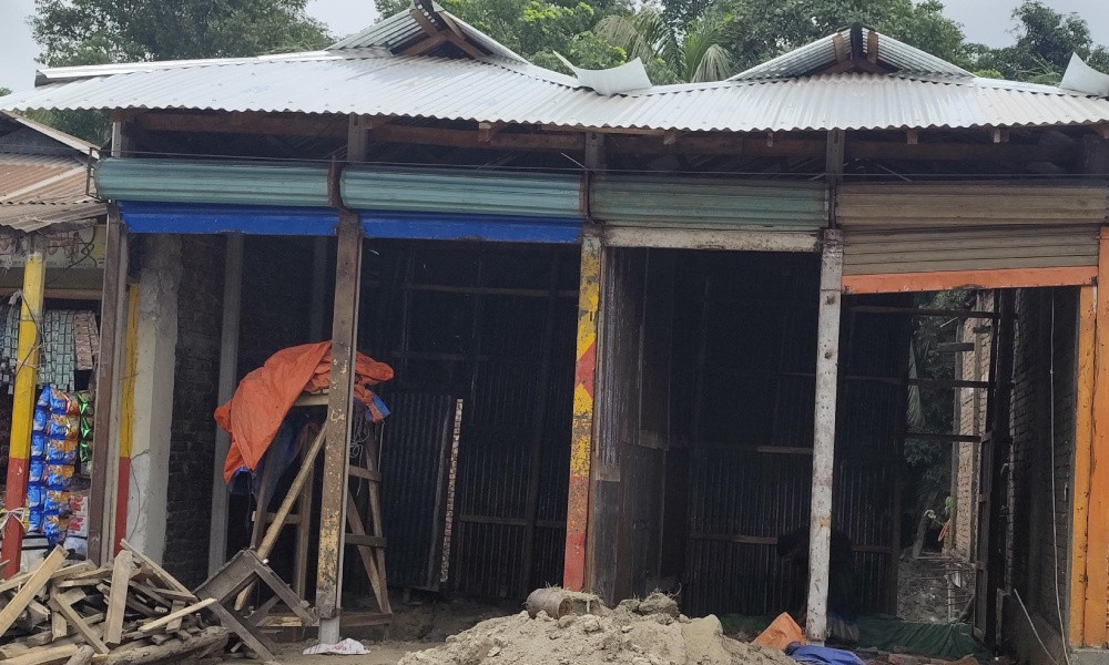 লক্ষ্মীপুরে শিক্ষকের ইজারা নেওয়া জমি বিএনপি নেতার দখলে