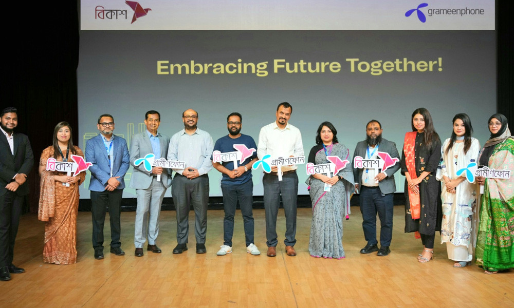 বিকাশের ডিসবার্সমেন্ট সল্যুশনের মাধ্যমে ফিল্ড ফোর্সের পেমেন্ট সরাসরি প্রদান করবে গ্রামীণফোন