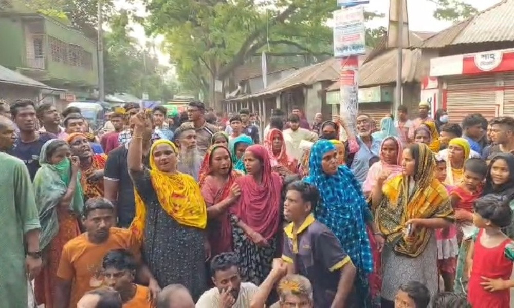 গাইবান্ধায় জমির বিরোধে কলেজছাত্র হত্যা, প্রতিবাদে সড়ক অবরোধ করে বিক্ষোভ