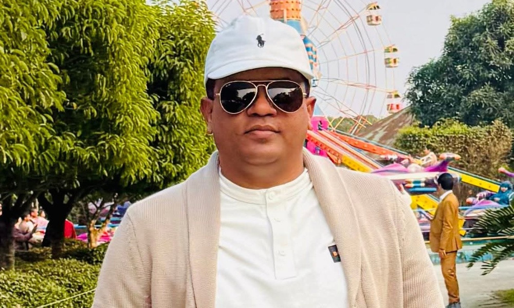কর্মস্থল নেত্রকোনায়, কর্মকর্তা থাকেন ঢাকায়