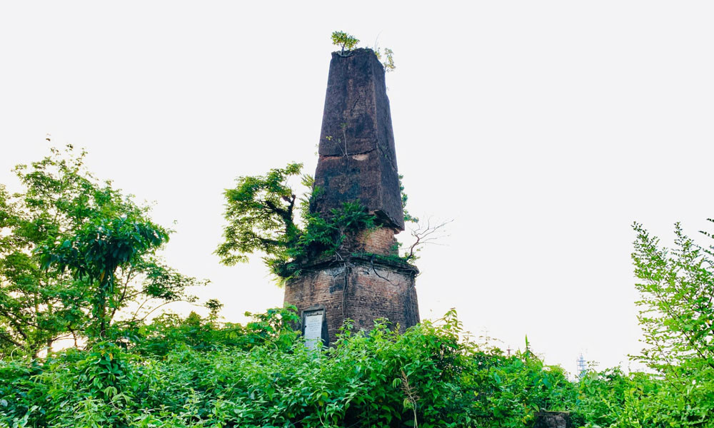 ধ্বংসের মুখে ১৭৬ বছরের পুরনো ইংলিশ টিলা