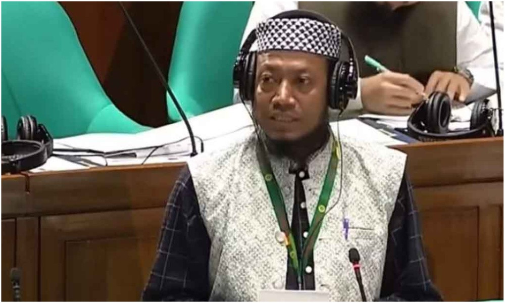 লালনের মাজারে অনৈতিক চর্চার অভিযোগ আমির হামজার, বন্ধের উদ্যোগ চান