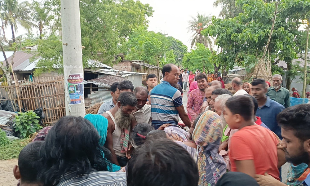 মেহেরপুরে ফুটবল খেলতে গিয়ে বজ্রপাতে প্রাণ গেল স্কুলছাত্রের