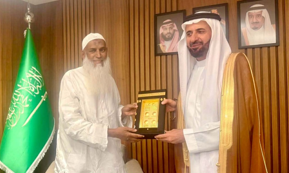 বাংলাদেশের হজ ব্যবস্থাপনায় দক্ষতার প্রশংসা করলেন সৌদির মন্ত্রী