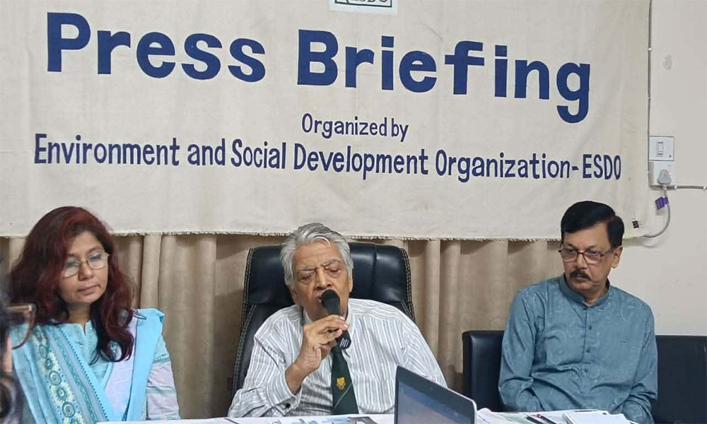 নিষেধাজ্ঞার ২৪ বছর পরও ৯৮ শতাংশ দোকানিতে চলছে পলিথিনের ব্যবহার