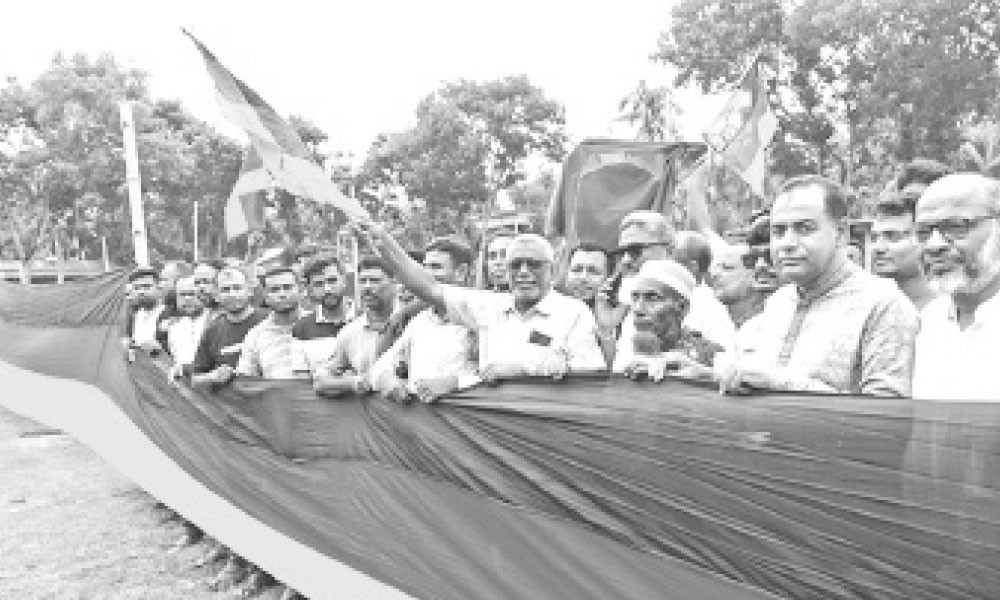 ভক্তের সাড়ে ৭ কিমি জার্মান পতাকা