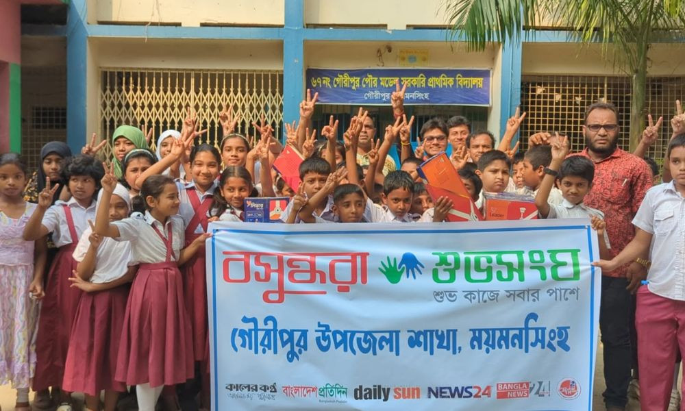 বিদ্যালয়ের শ্রেণিকক্ষে স্বস্তি ফেরাল বসুন্ধরা শুভসংঘের ২ বৈদ্যুতিক পাখা