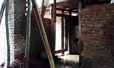 মুক্তিযোদ্ধার জমি দখলের অভিযোগ, উঠছে স্থাপনা