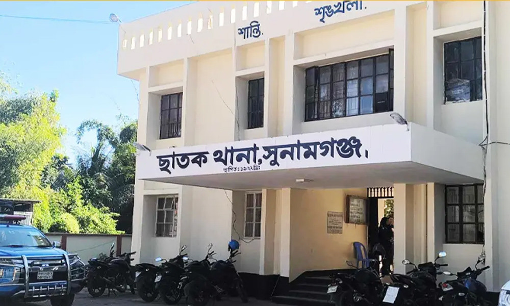 ছাতকে পুলিশের পৃথক অভিযানে বিদেশি মদসহ গ্রেপ্তার ৫
