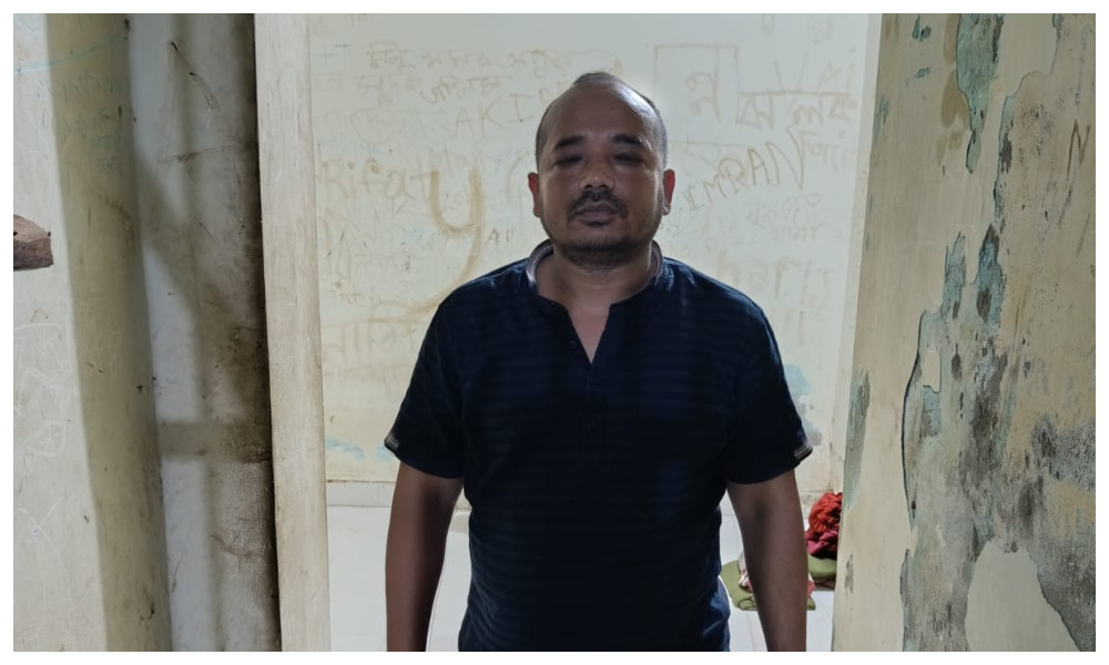 খুলনায় গ্রেনেড বাবুর বাড়িতে যৌথ অভিযান, সৎভাই আটক