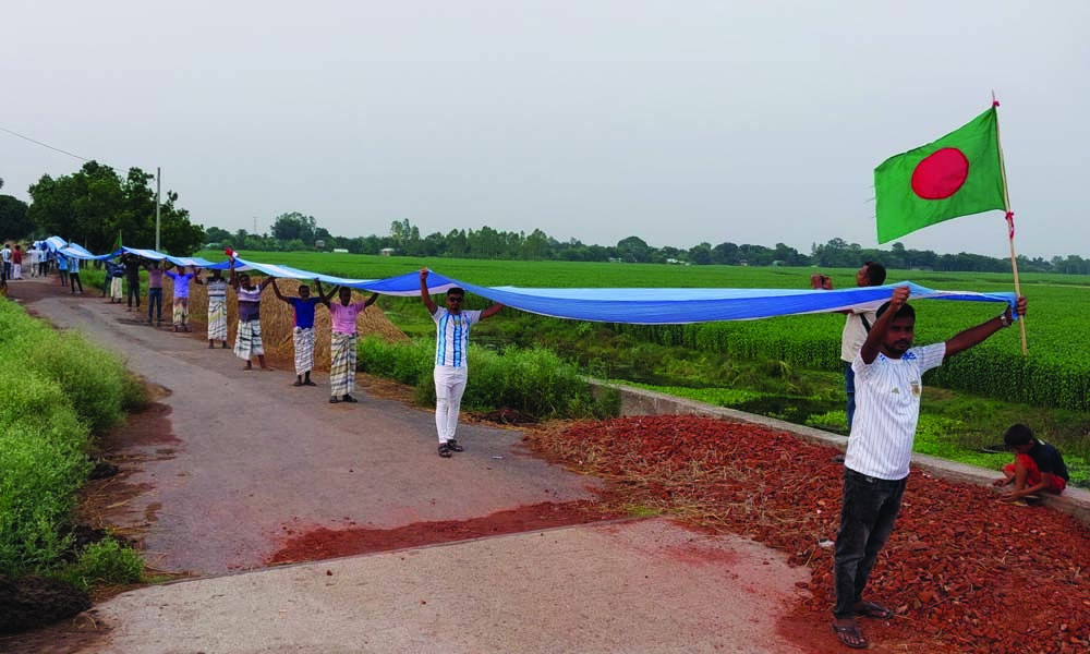 ২০২২ ফুট দৈর্ঘ্যের পতাকা তৈরি করে সাড়া ফেলেছেন আর্জেন্টিনার সমর্থকরা