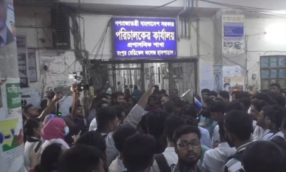 মরদেহ আটকে চিকিৎসকদের বিক্ষোভ, মহাসড়ক অবরোধ স্বজনদের