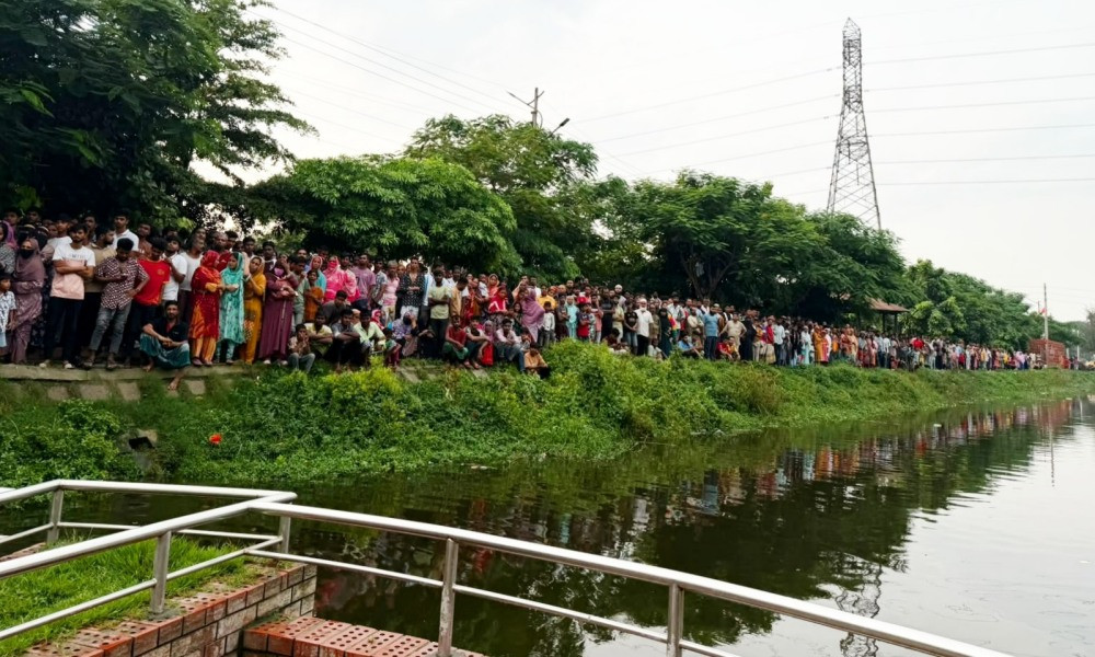 নারায়ণগঞ্জে লেকে গোসল করতে নেমে ৩ জনের মৃত্যু