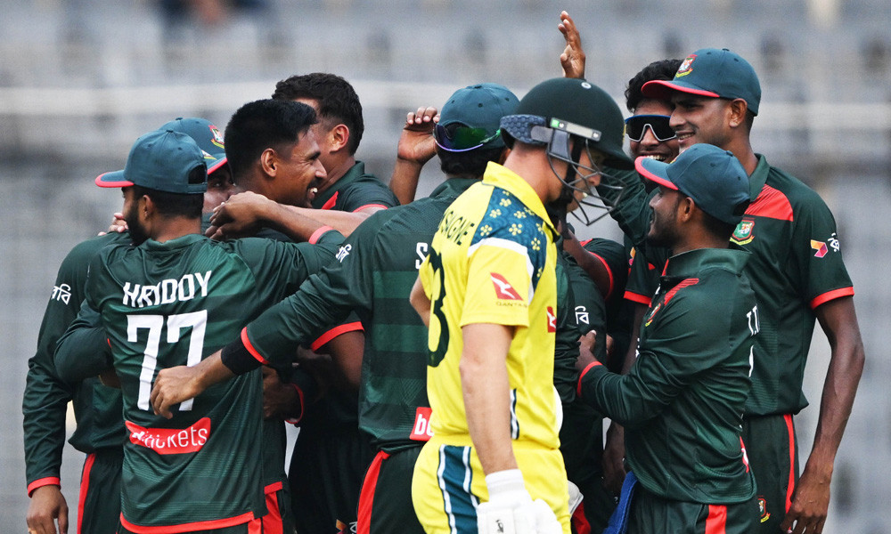 অস্ট্রেলিয়ার বিপক্ষে সিরিজ জেতায় ২ কোটি টাকা বোনাস পেলেন ক্রিকেটাররা