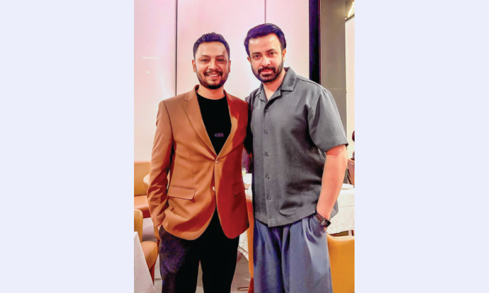 এক ফ্রেমে দুই রকস্টার
