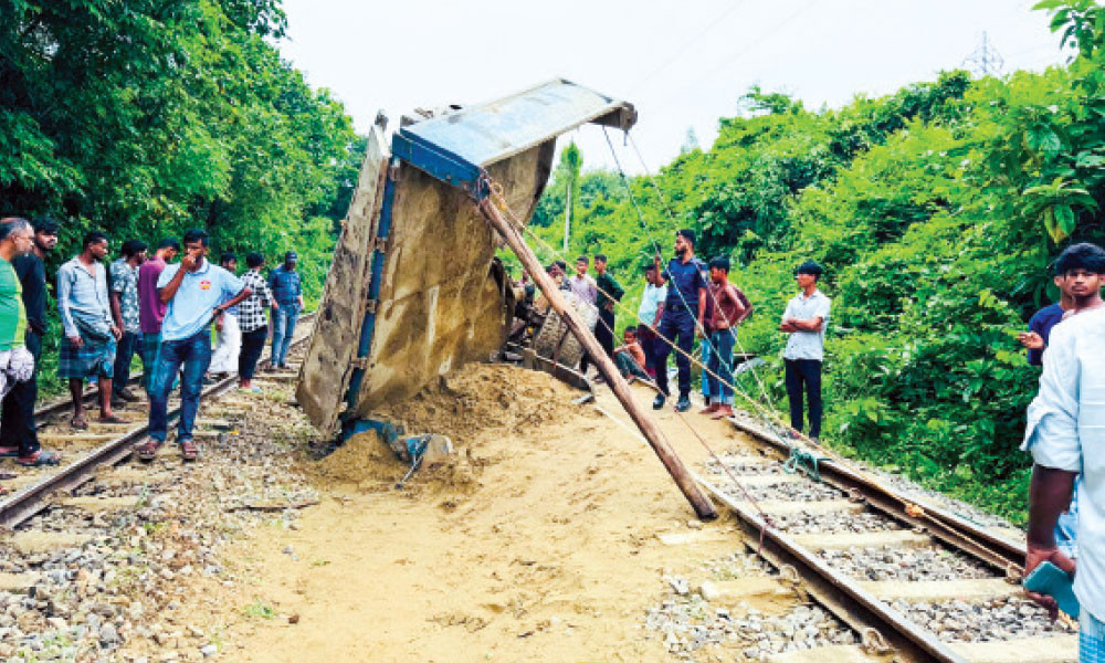 ৫১% লেভেলক্রসিংই অননুমোদিত