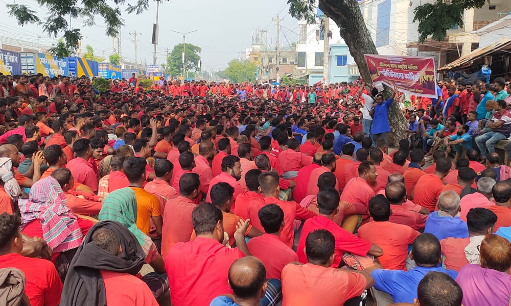 চলছে শ্রমিকদের কর্মবিরতি, পণ্য ওঠানো-নামানো বন্ধ