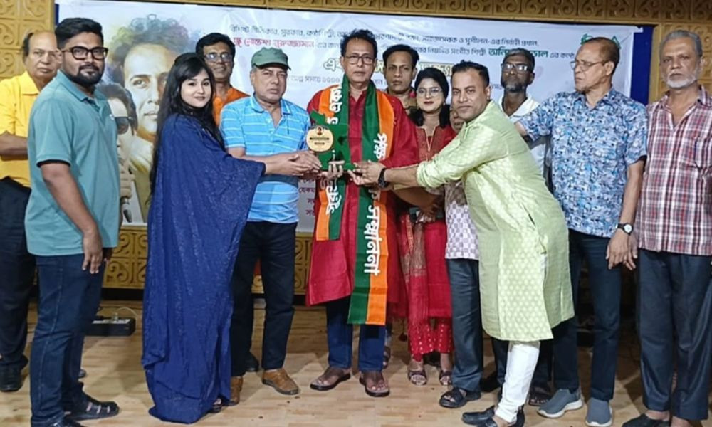 গীতিকার ও সুরকার মোস্তফা নূরুজ্জামানকে খুলনায় সংবর্ধনা