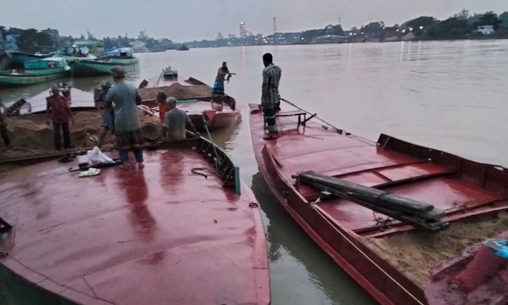 ছাতকে বন বিভাগের জমি থেকে অবৈধ বালু উত্তোলন, দেড় লাখ টাকা জরিমানা