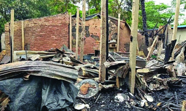 চন্দনাইশে আগুনে পুড়ল ৬ বসতঘর