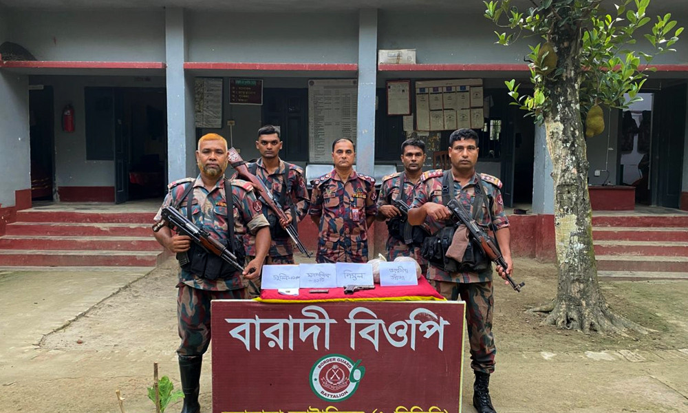 চুয়াডাঙ্গার দর্শনা সীমান্তে বিদেশি পিস্তলসহ মাদক উদ্ধার