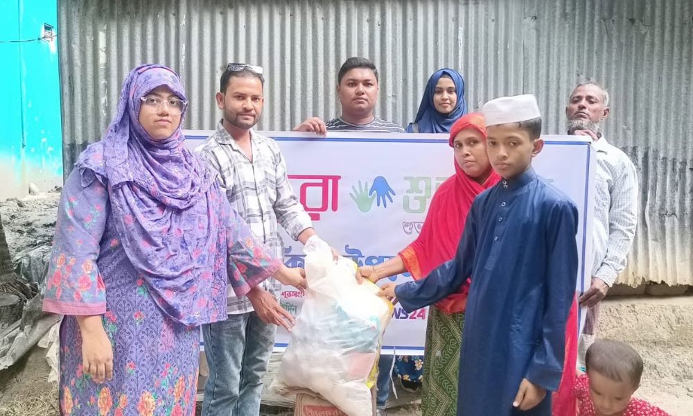 কালকিনিতে অসহায় বিধবার পাশে বসুন্ধরা শুভসংঘ, দিল এক মাসের খাদ্য সহায়তা