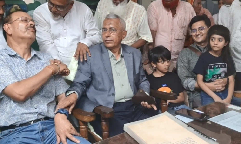 শৈশবের বিদ্যাপীঠে ফিরে আবেগাপ্লুত মেজর জেনারেল মাহবুব হায়দার