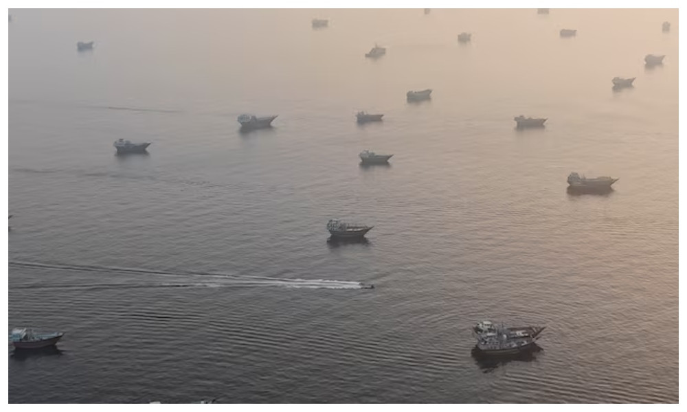 যুক্তরাষ্ট্র-ইরান সমঝোতায় হরমুজ খোলার খবরে যা যা ঘটল
