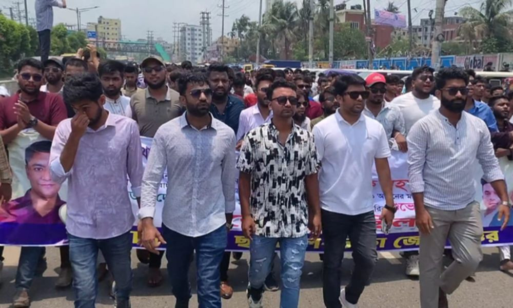 প্রধানমন্ত্রীকে শুভেচ্ছা জানিয়ে সাভার থানা ছাত্রদলের আনন্দ মিছিল