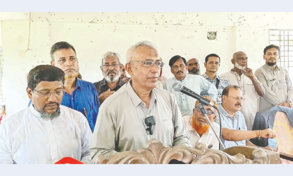 শৈশবের বিদ্যাপীঠে ফিরে আবেগাপ্লুত সাবেক সেনা কর্মকর্তা মাহবুব হায়দার