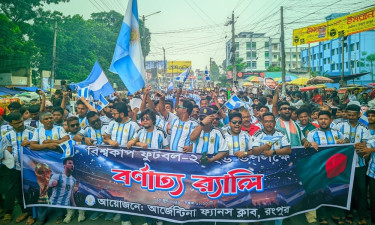 রংপুরে আর্জেন্টিনা সমর্থকদের র‌্যালি, রং ছিটিয়ে বিশ্বকাপ উল্লাস