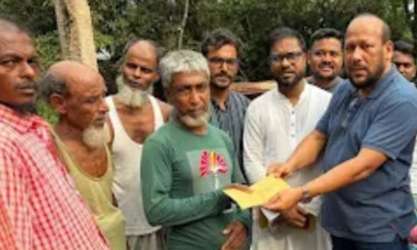 চন্দনাইশে অগ্নিকাণ্ডে ক্ষতিগ্রস্ত ৬ পরিবারকে আর্থিক সহায়তা