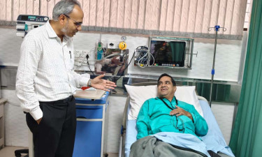 মুশফিকুল ফজলকে দেখতে গেলেন অধ্যাপক ডা. মো. রফিকুল ইসলাম