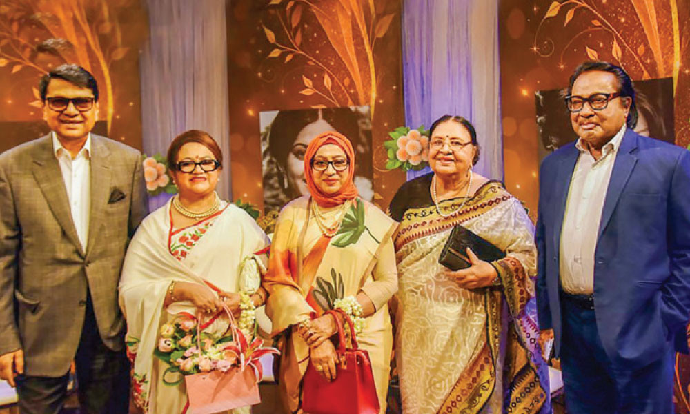 এক ফ্রেমে পাঁচ স্বর্ণালি তারা