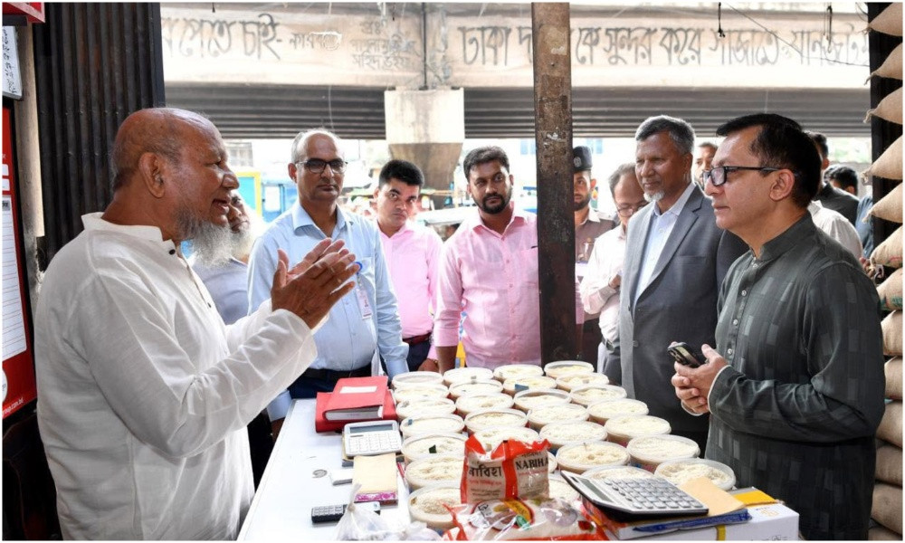 চালের দাম স্থিতিশীল—বাজার পরিদর্শন শেষে মন্ত্রী